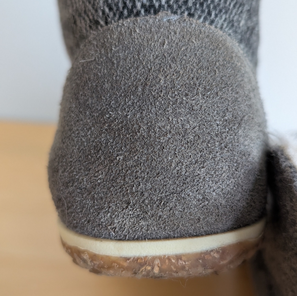 Minnetonka | Grey Suede Torrey Indoor / Outdoor Slippers, Size 11 - Picture 7 of 16